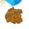 リボンが付いている旧式な金属のトロフィ選手権メダル